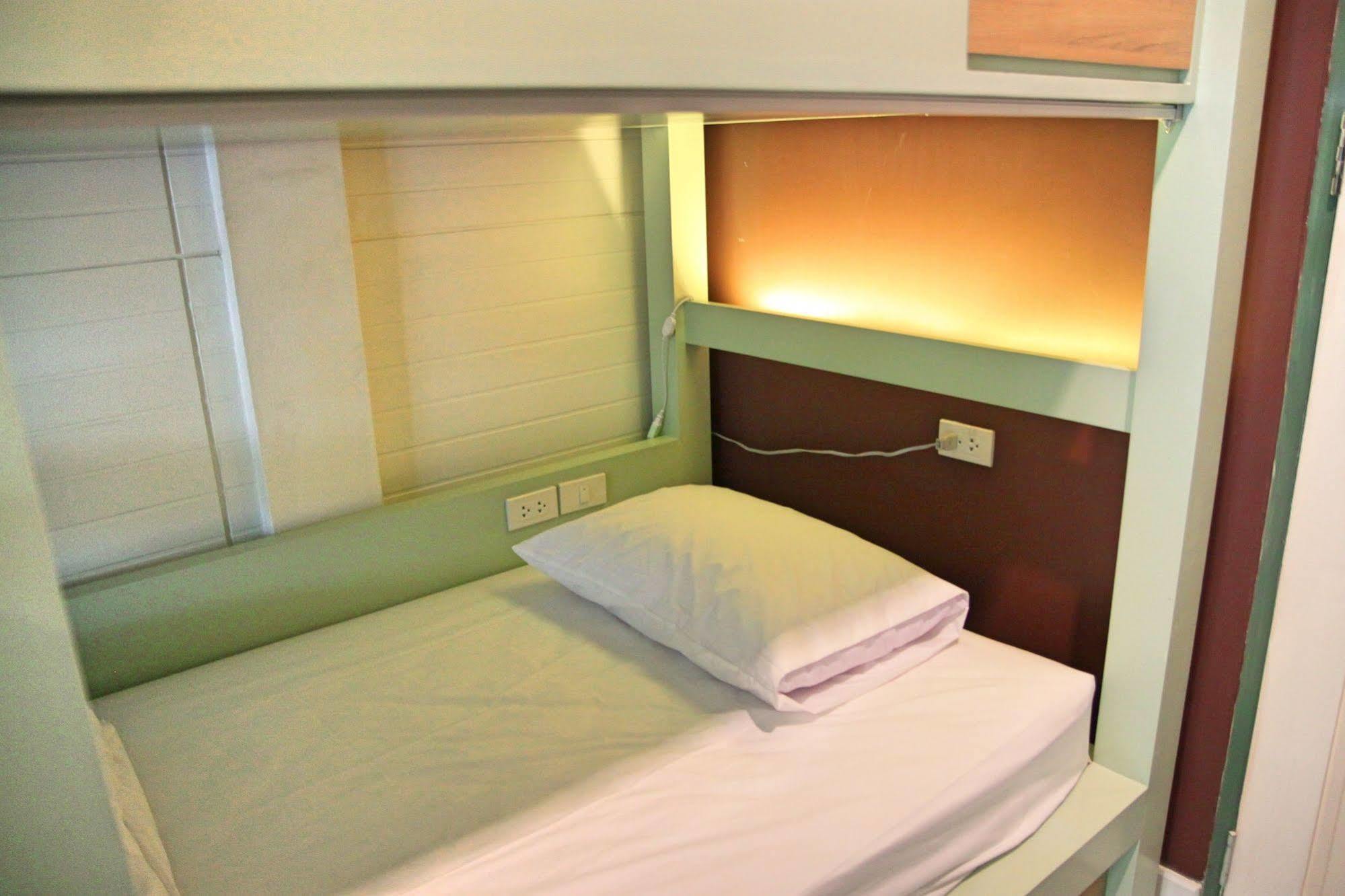 Yoo Yen Pen Sook Hostel Bangkok Exterior foto