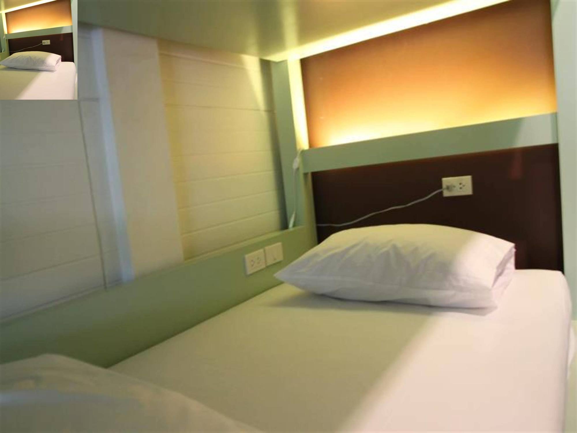 Yoo Yen Pen Sook Hostel Bangkok Exterior foto